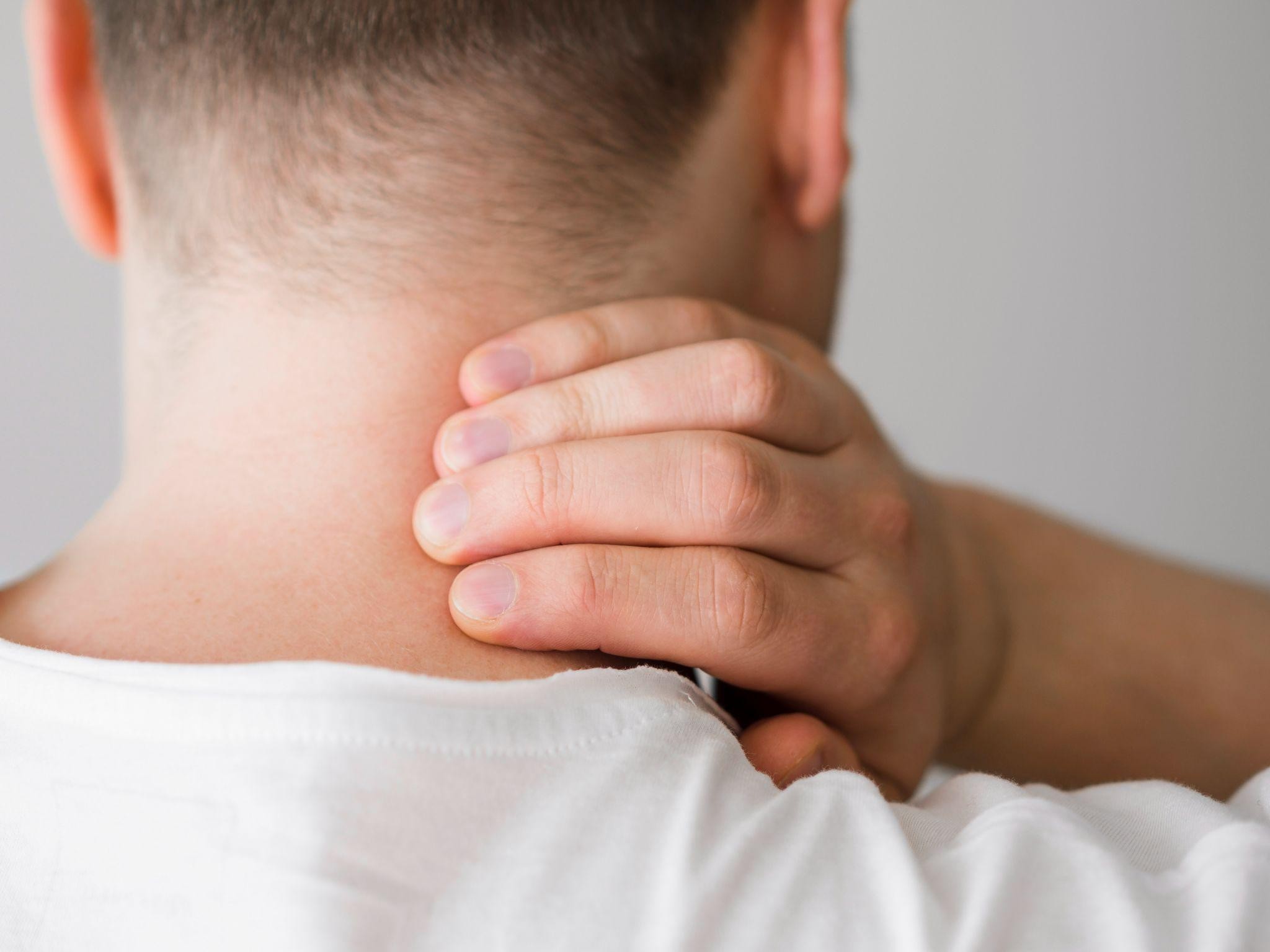 หนอกหลังคอนูนใหญ่เกิดจากอะไร พร้อมวิธีแก้โดยผู้เชี่ยวชาญ